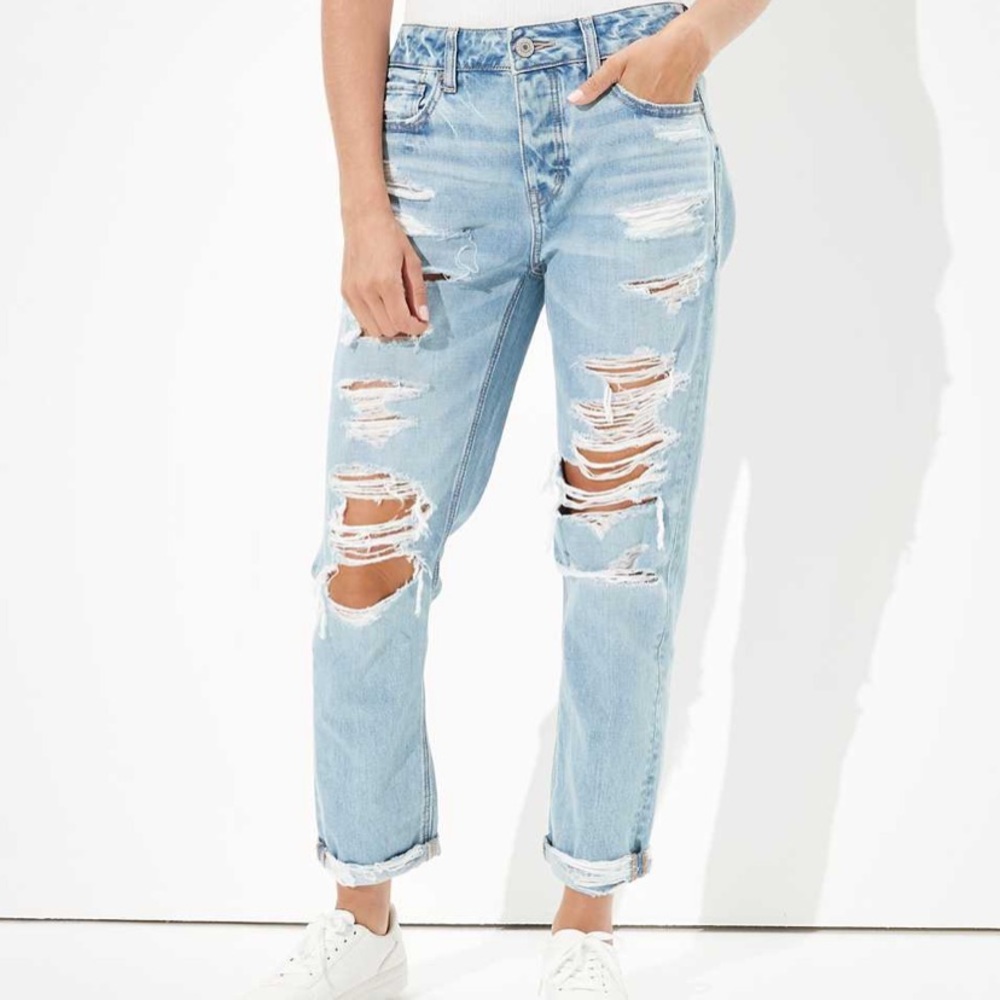 American Eagle Distressed Tomgirl Jeans